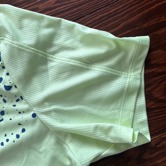 UNDER ARMOUR WORKOUT TEE - Picture 5 of 7